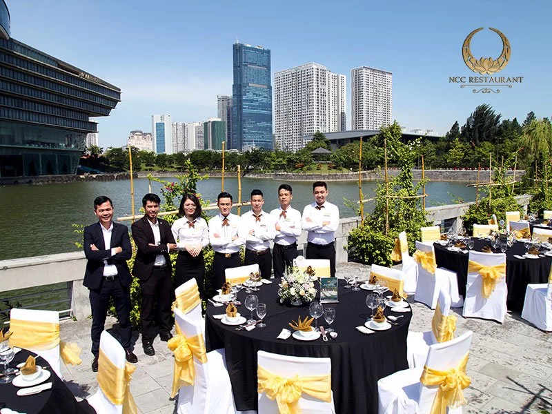 Đặt tiệc tại nhà hàng NCC – Sự lựa chọn cho những bữa tiệc đẳng cấp Đội ngũ nhân viên chuyên nghiệp