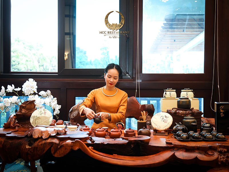 Điểm đến tâm linh tại Ốc đảo xanh giữa lòng Hà Nội Thưởng trà để tĩnh tâm tại không gian bàn trà nhà hàng NCC