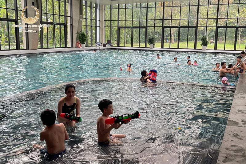 Tri ân tưng bừng - Mừng ngày của bé Giảm 50% vé bể bơi cao cấp 4 mùa