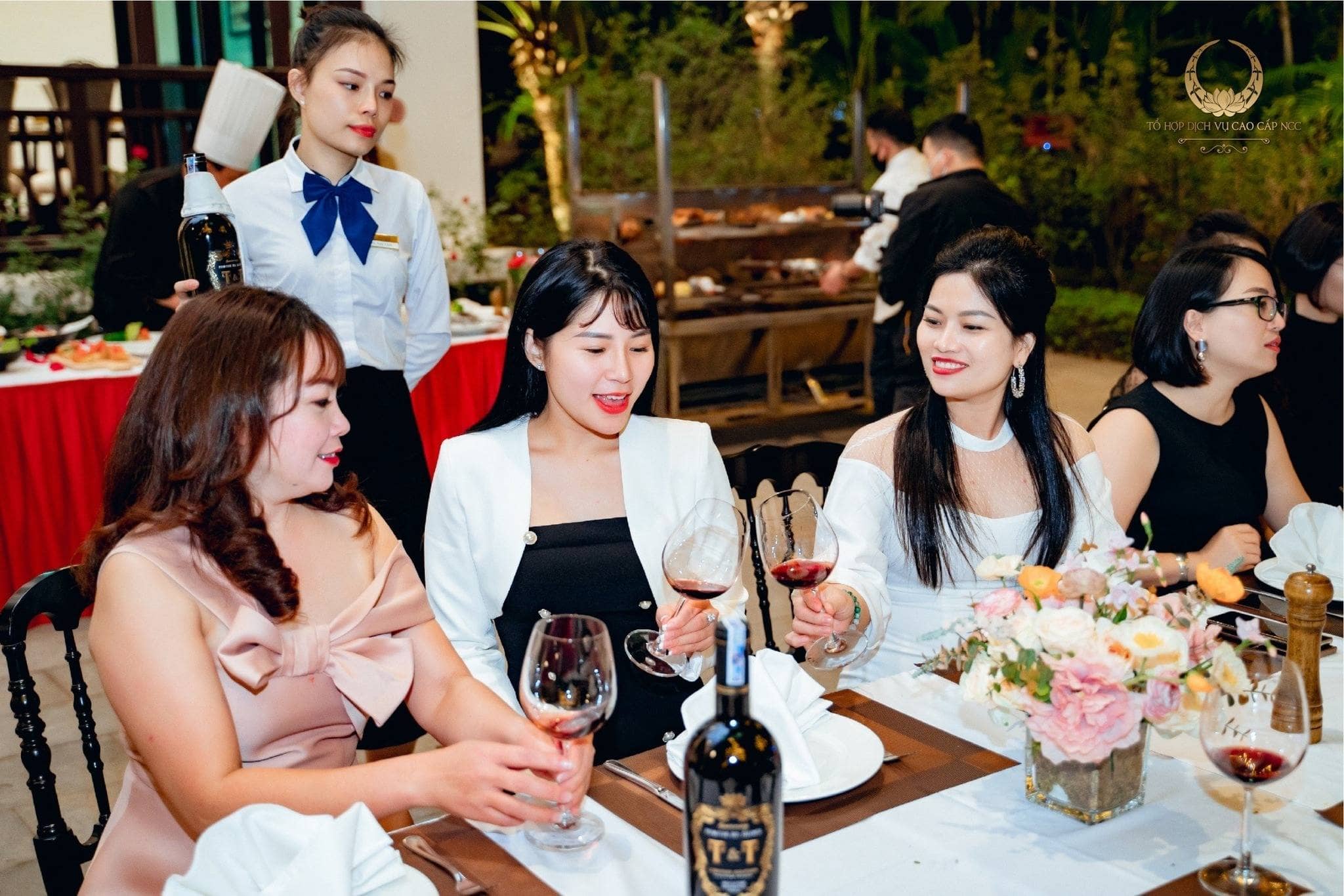 Đặt tiệc sinh nhật cho 2 người: Không gian hoàn hảo cho bữa tiệc riêng tư Đặt tiệc sinh nhật cho 2 người: Không gian hoàn hảo cho bữa tiệc riêng tư