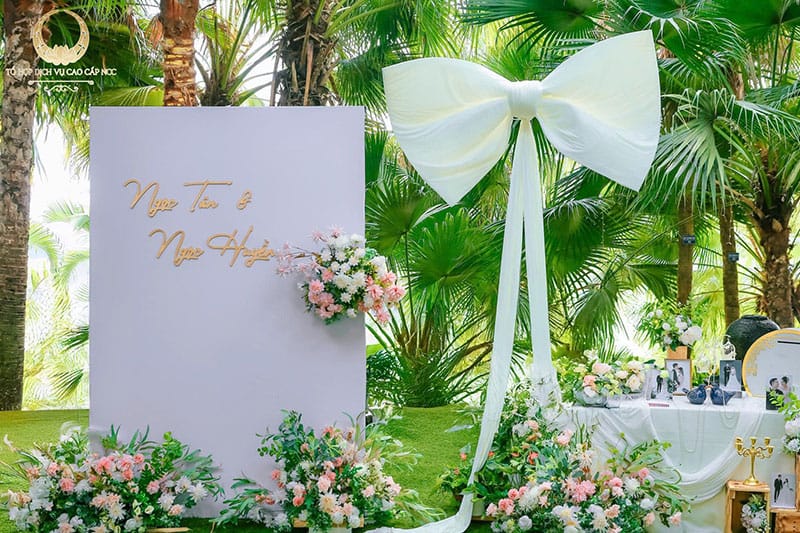 Tiệc cưới ngoài trời tại Đà Lạt thu nhỏ giữa lòng Hà Nội Tiệc cưới ngoài trời tại Đà Lạt thu nhỏ giữa lòng Hà Nội