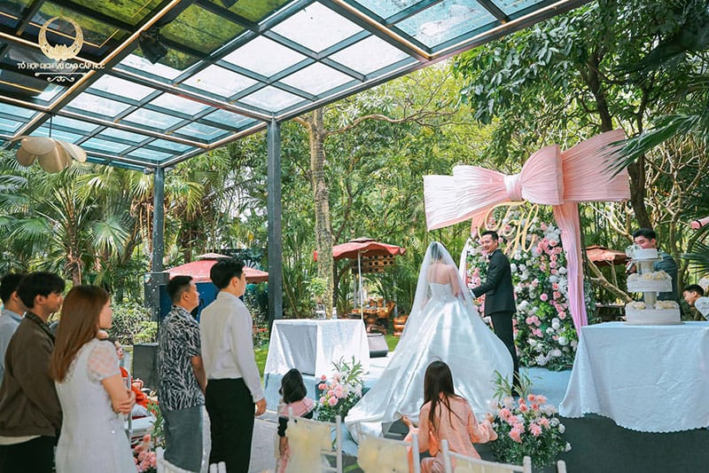 Tiệc cưới ngoài trời tại Đà Lạt thu nhỏ giữa lòng Hà Nội Tiệc cưới ngoài trời tại Đà Lạt thu nhỏ giữa lòng Hà Nội