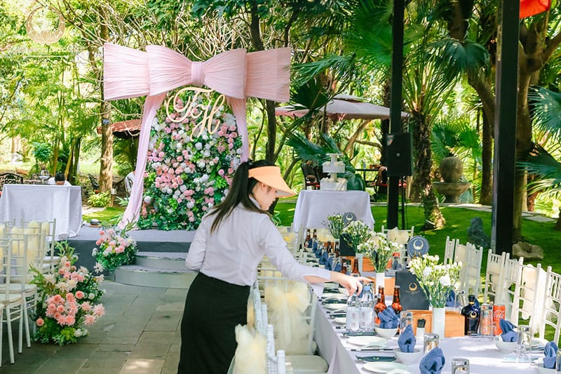 Tiệc cưới ngoài trời tại Đà Lạt thu nhỏ giữa lòng Hà Nội Tiệc cưới ngoài trời tại Đà Lạt thu nhỏ giữa lòng Hà Nội