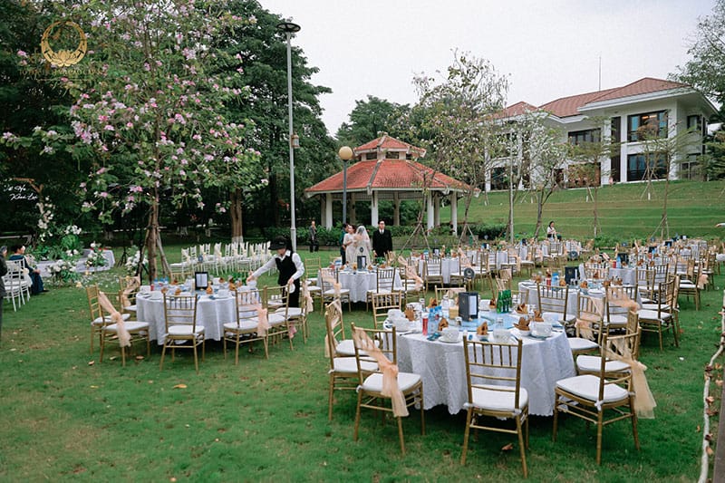 Không gian xanh tổ chức tiệc cưới ngoài trời tại Hà Nội: Khởi đầu hoàn hảo cho tổ ấm hạnh phúc Không gian xanh tổ chức tiệc cưới ngoài trời tại Hà Nội