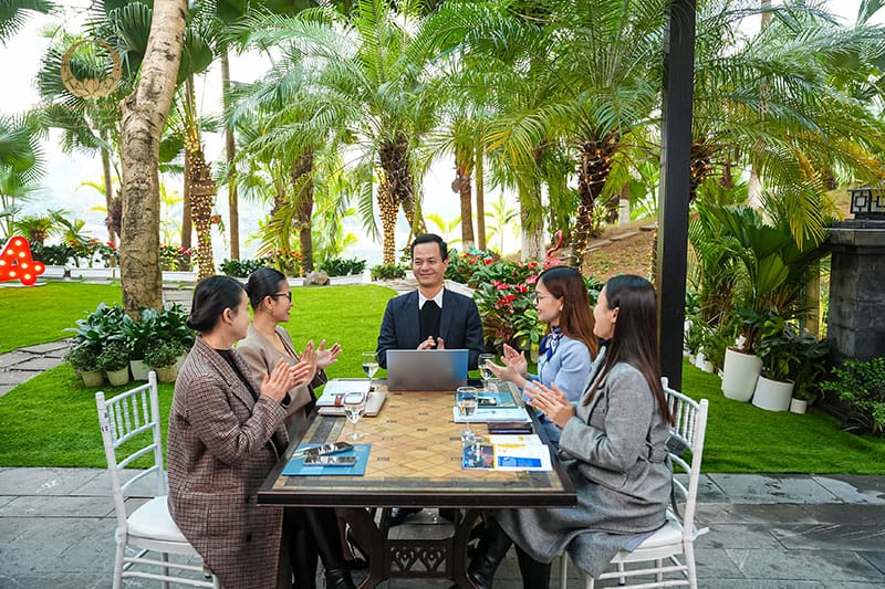 Bữa sáng doanh nhân - Khởi đầu cho những quyết định mới tại Biệt thự Số 1