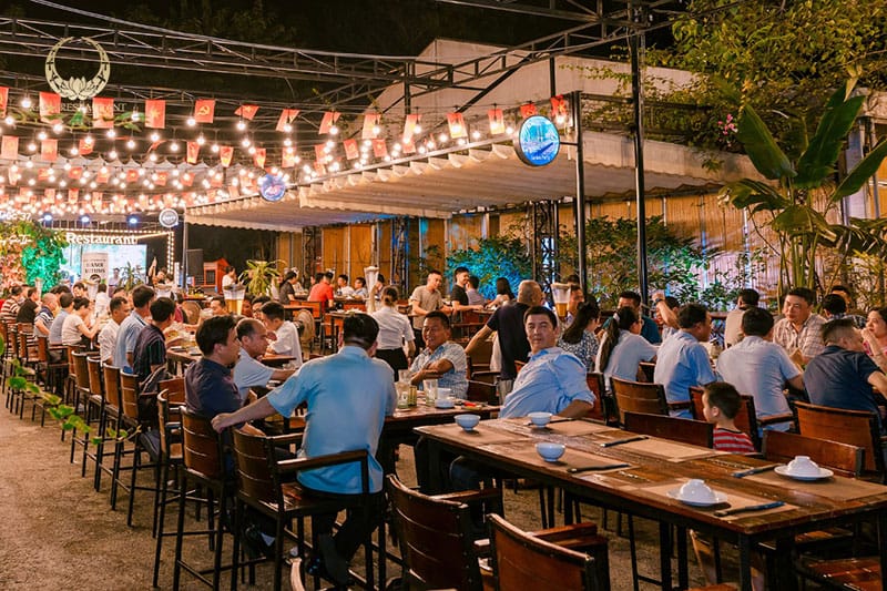 Không gian tiệc tại nhà hàng Xanh