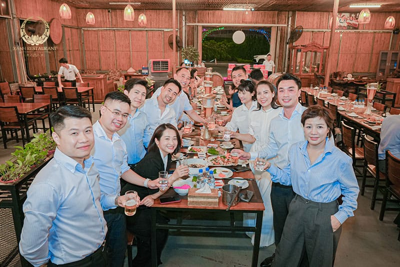 Không gian tiệc tại nhà hàng Xanh