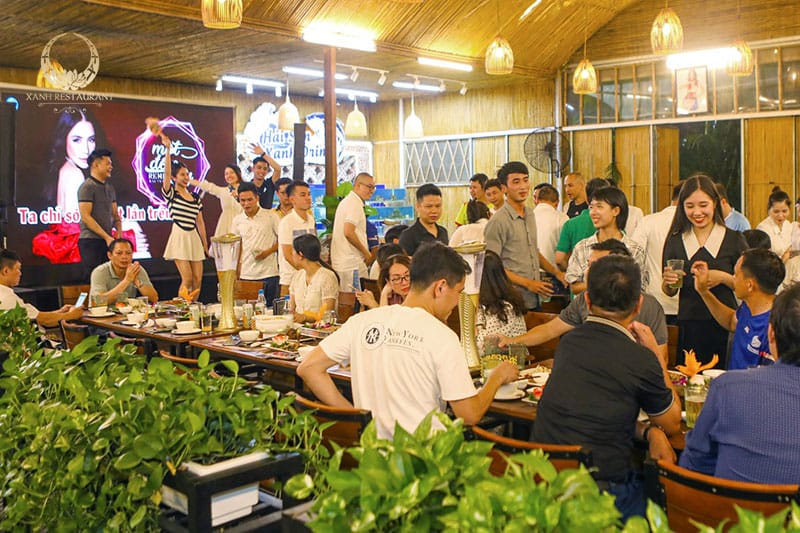 Không gian tiệc tại nhà hàng Xanh