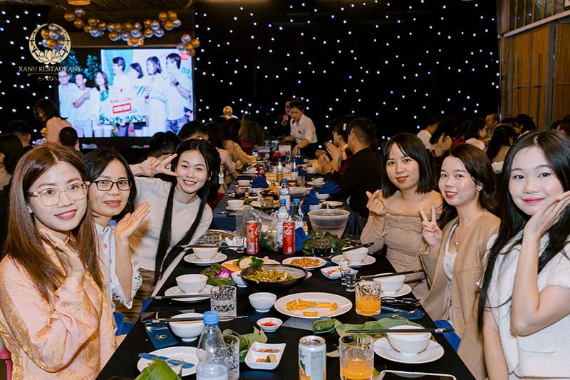 Không gian tiệc tại nhà hàng Xanh