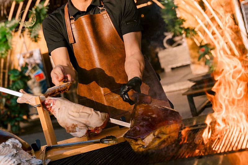 Từ nghệ thuật giữ lửa đến những món nướng bùng vị tại nhà hàng Xanh Từ nghệ thuật giữ lửa đến những món nướng bùng vị tại nhà hàng Xanh