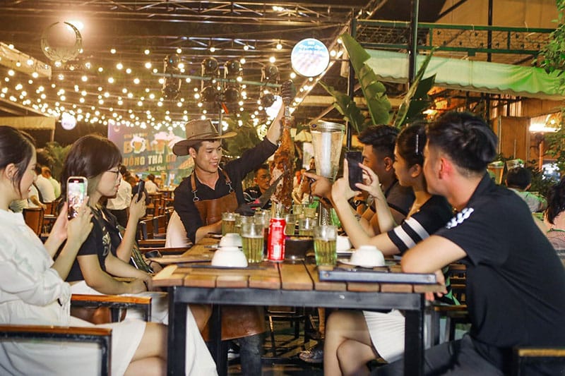 Từ nghệ thuật giữ lửa đến những món nướng bùng vị tại nhà hàng Xanh Từ nghệ thuật giữ lửa đến những món nướng bùng vị tại nhà hàng Xanh