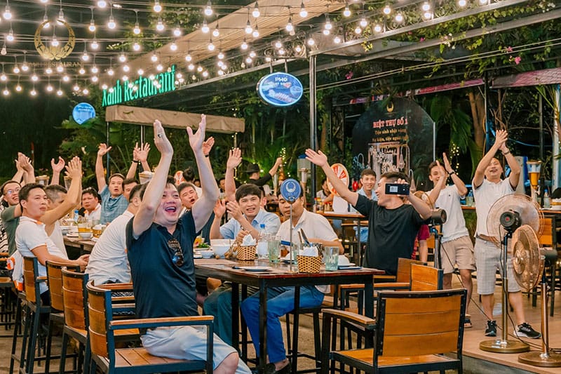 World Cup này uống bia xem bóng đá ở đâu? Đến ngay Nhà hàng Xanh! World Cup này uống bia xem bóng đá ở đâu